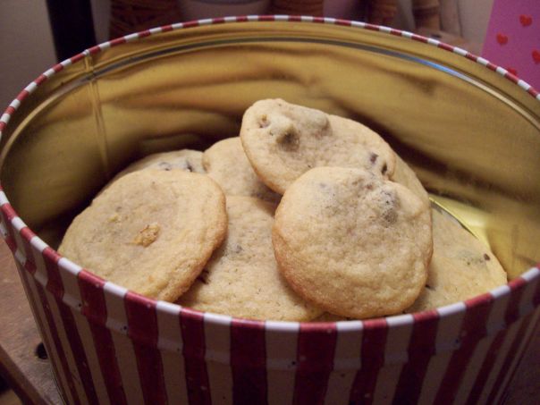 See how there's like almost a week's worth of cookies in here? This only HALF of what we made. Meg has the other half.