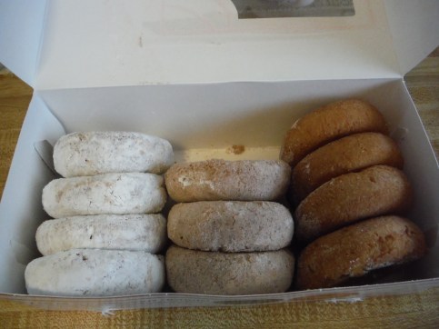 You do get 4 of each flavor.  Someone just got to the box before I could take a picture.